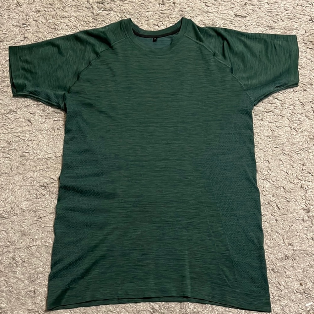 HERO TEE
Men's High Performance Seamless Short Sleeve Tee